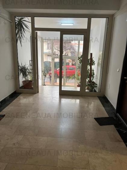 Apartament cu 3 camere decomandat, mobilat în Kiseleff