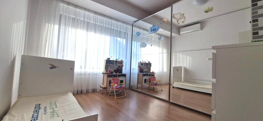 Apartament cu 3 camere decomandat, mobilat în Sisești