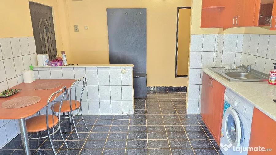 Apartament cu 2 camere decomandat în Piața Centrală