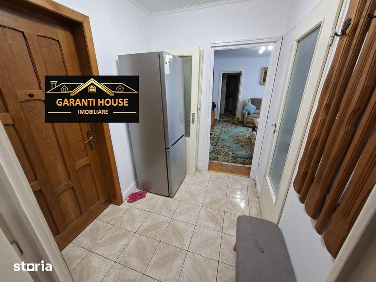 Apartament cu 3 camere semidecomandat în Republicii