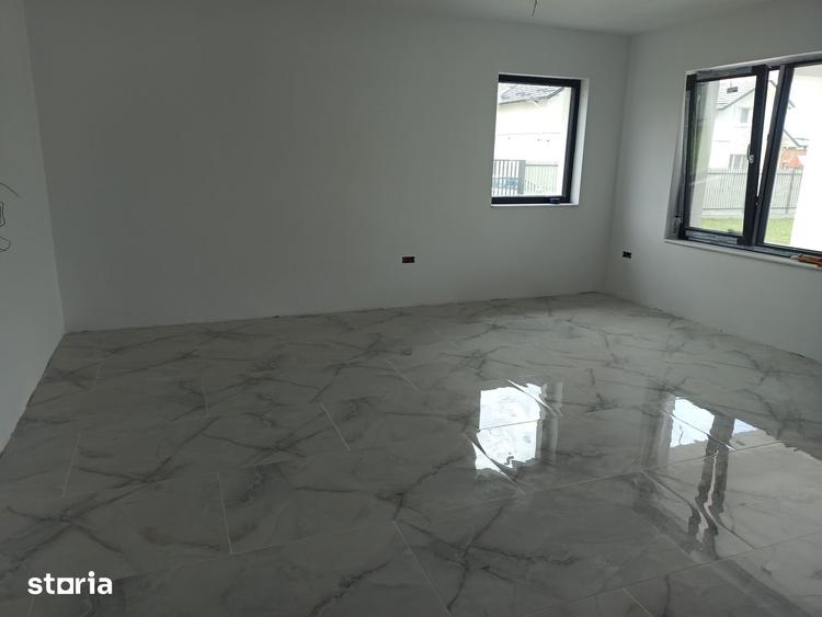 Casă cu 4 camere cu Teren 658 Mp în Ștefănești