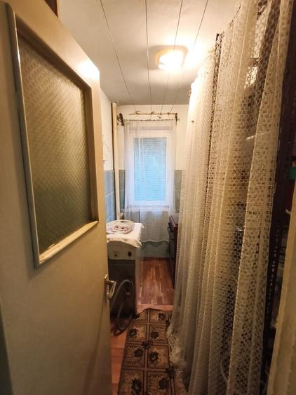 Apartament cu 4 camere decomandat în Micro 14