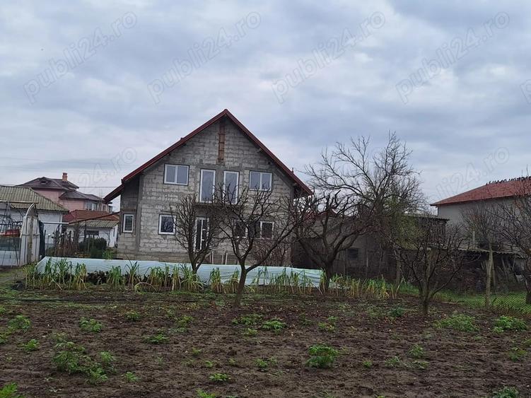 Casă cu 5 camere cu Teren 950 Mp în Valu lui Traian
