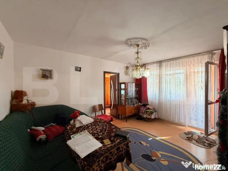 Apartament cu 3 camere semidecomandat în Cornitoiu