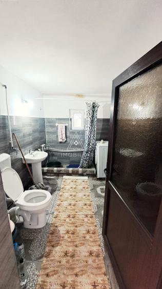 Casă individuală cu 7 camere cu Teren 1296 Mp în 9 Mai