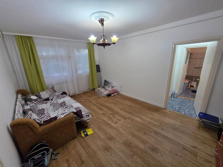 Apartament cu 2 camere semidecomandat, mobilat în Central