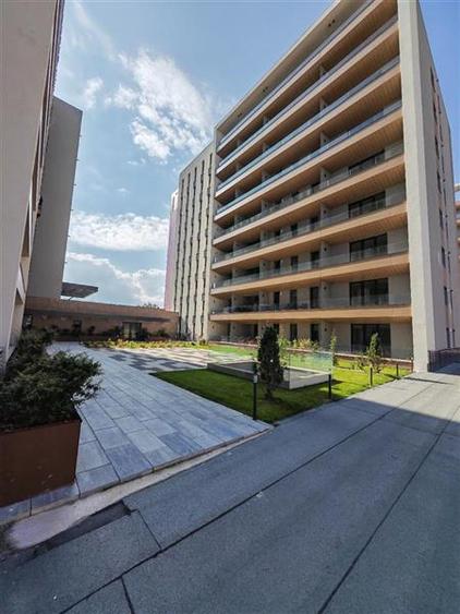 Apartament cu 3 camere decomandat, mobilat în Tractorul