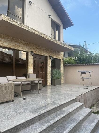 Casă cu 4 camere în Central