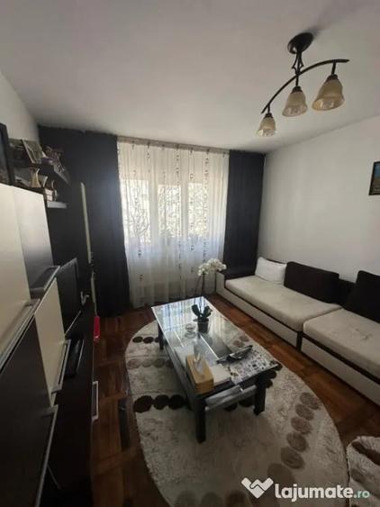 Apartament cu 4 camere decomandat, mobilat în Poarta 6