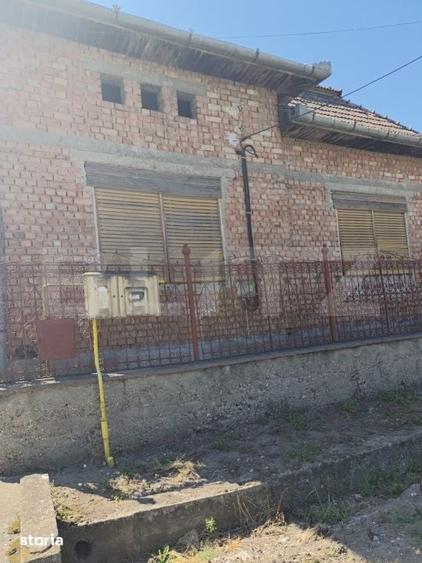 Casă cu 3 camere cu Teren 1435 Mp în Central