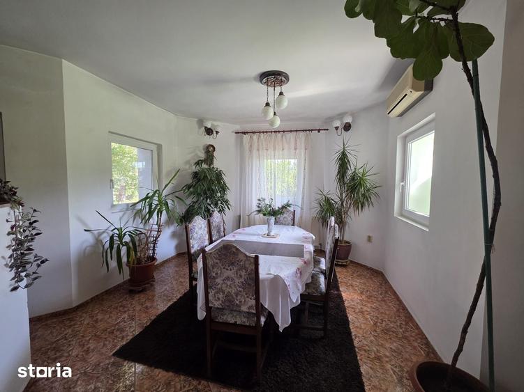 Casă cu 5 camere cu Teren 932 Mp în Giroc