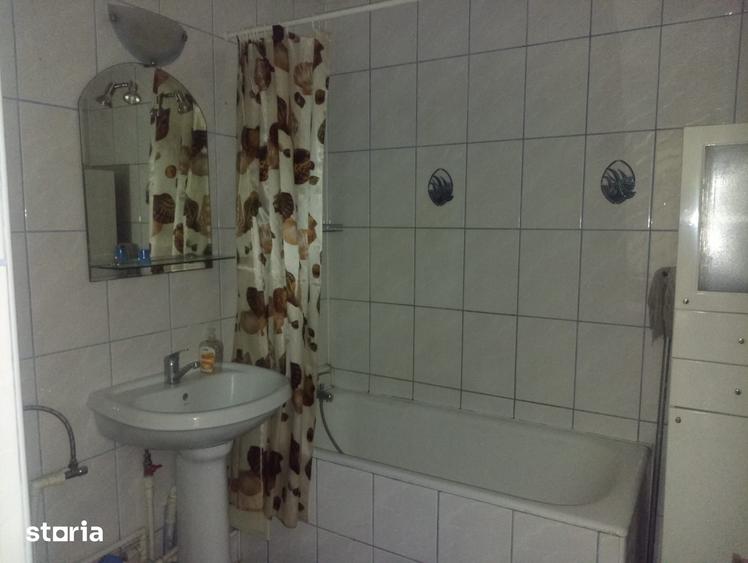 Apartament cu 2 camere semidecomandat, mobilat în Berceni