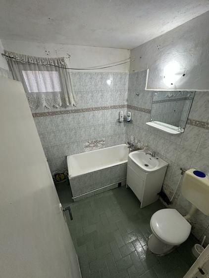 Apartament cu 3 camere în Tractorul