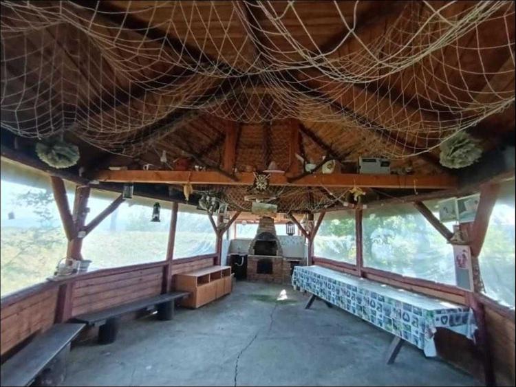 Casă cu 4 camere în Cotu Băii