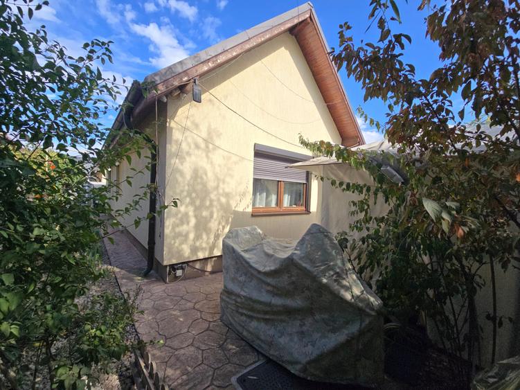 Casă individuală cu 3 camere cu Teren 250 Mp în Est
