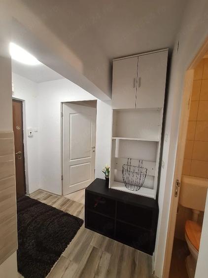 Garsonieră decomandată în Central