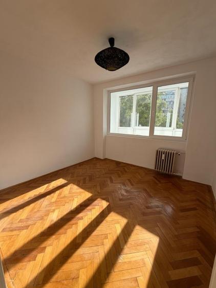 Apartament cu 3 camere semidecomandat, mobilat în Iancului