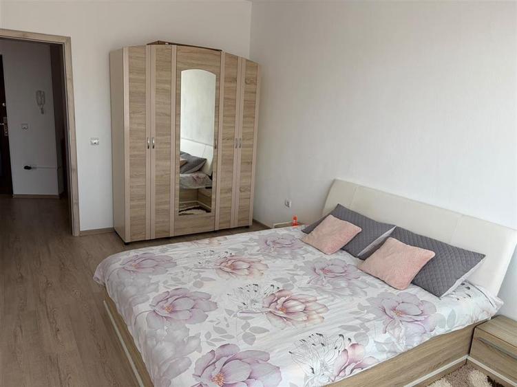 Apartament cu 3 camere semidecomandat, mobilat în Șelimbăr