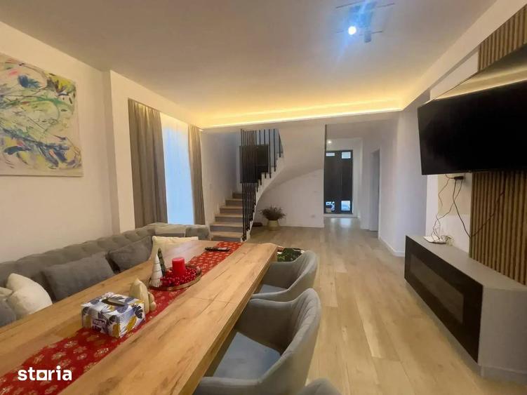 Casă cu 5 camere cu Teren 430 Mp în Mogoșoaia