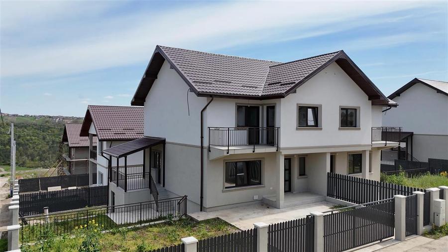 Duplex cu 4 camere cu Canalizare în Valea Lupului