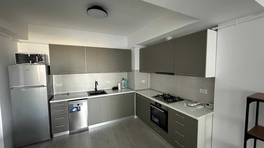 Apartament cu 2 camere decomandat în Politehnica