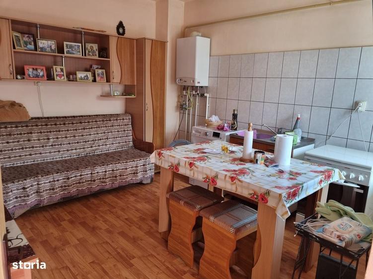 Casă cu 4 camere decomandat în Gării