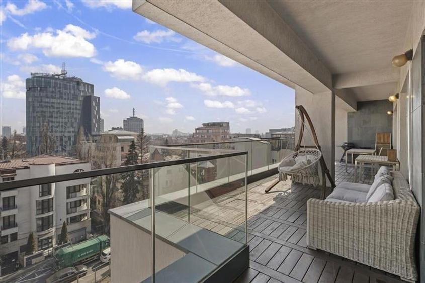 Apartament cu 4 camere decomandat în Aviatorilor