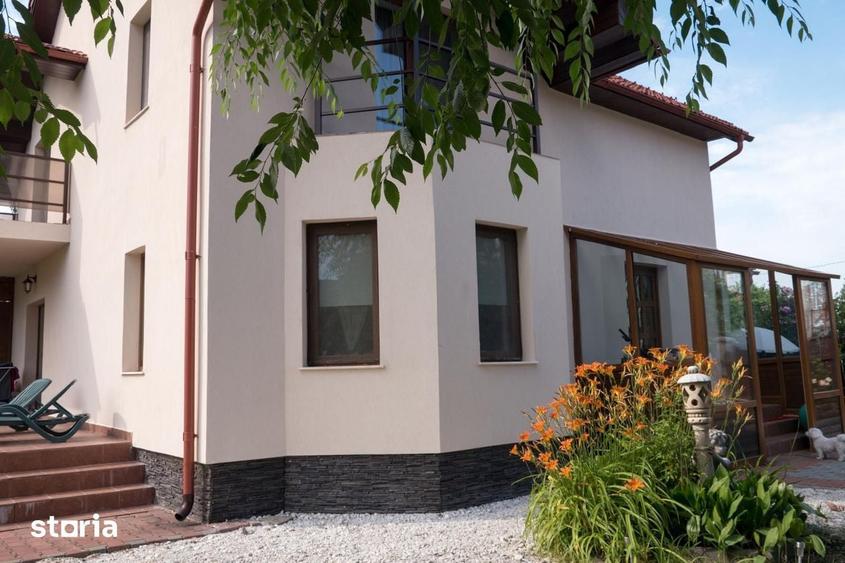 Casă cu 6 camere cu Teren 6000 Mp în Sud