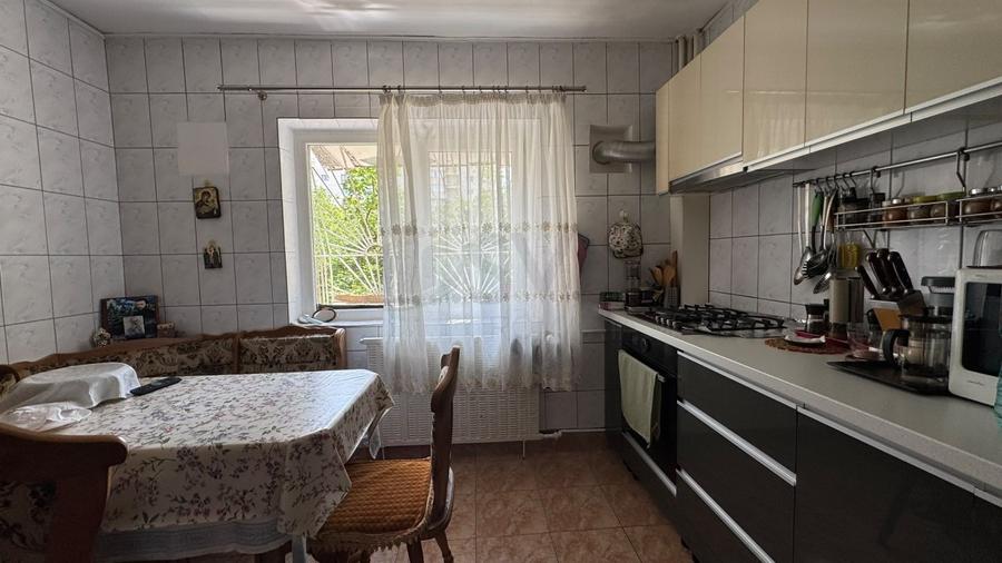 Apartament cu 3 camere decomandat, mobilat în Timpuri Noi