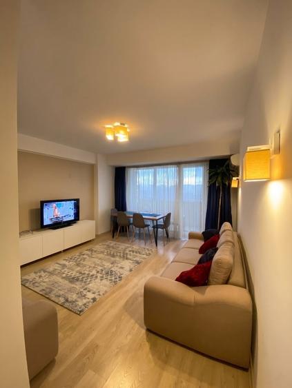 Apartament cu 5 camere decomandat în Eroii Revoluției