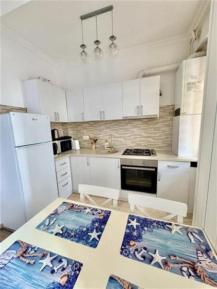Apartament cu 2 camere decomandat, mobilat în Central