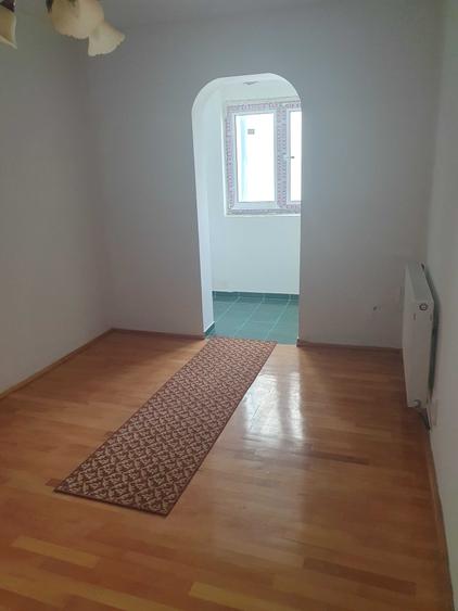 Apartament cu 3 camere decomandat în Micro 3