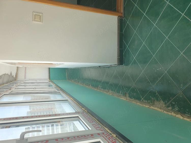 Apartament cu 3 camere semidecomandat în Micro 3