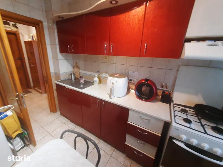Apartament cu 3 camere decomandat în Drumul Taberei