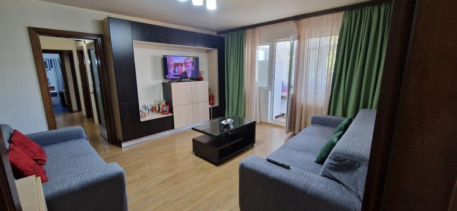 Apartament 3 camere, 67 mp, etaj 1/4, zona Rovine - 1