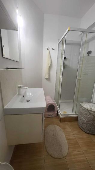 Apartament cu 3 camere decomandat în Străulești