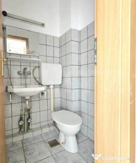 Apartament cu 7 camere decomandat în Complex Studențesc
