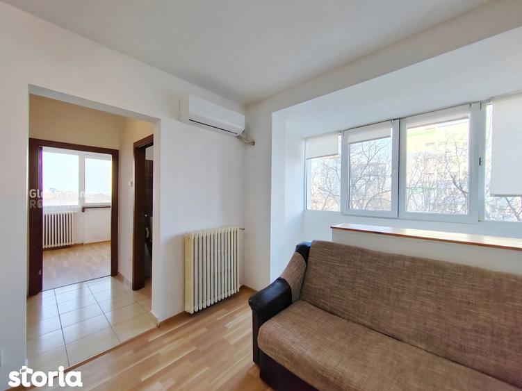 Apartament cu 3 camere semidecomandat în Floreasca
