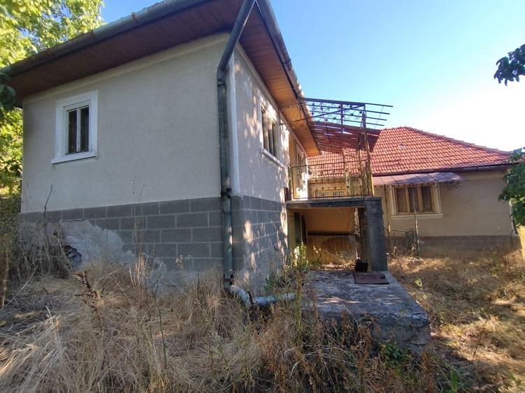 Casă cu 4 camere în Târnăvița