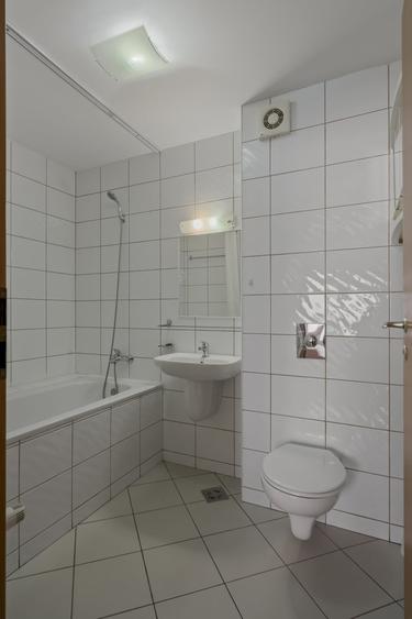 Apartament cu 3 camere, mobilat în Primăverii