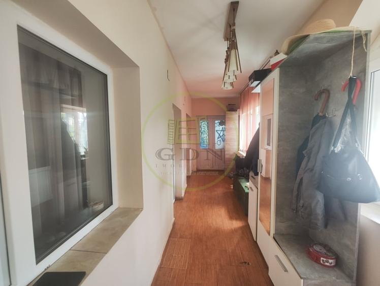 Casă individuală cu 6 camere cu Canalizare în Bariera Vâlcii