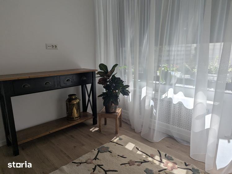 Casă cu 5 camere cu Teren 89 Mp în Străulești