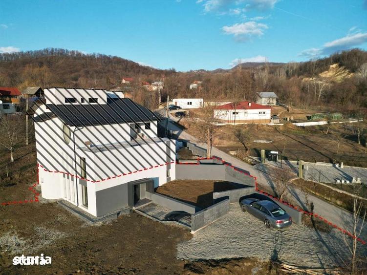 Casă cu 4 camere cu Teren 400 Mp în Vlădești