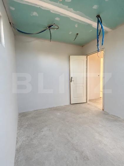 Casă individuală cu 4 camere cu Teren 2900 Mp în Exterior Sud