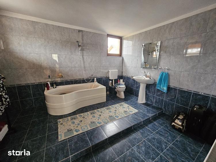 Casă cu 5 camere cu Teren 650 Mp în Curtea de Argeș