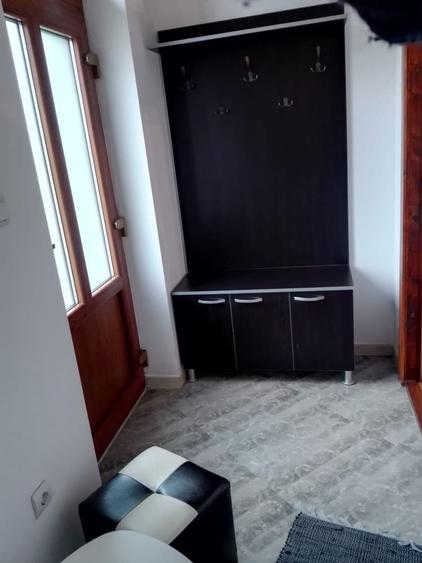 Apartament cu 3 camere semidecomandat în Take Ionescu