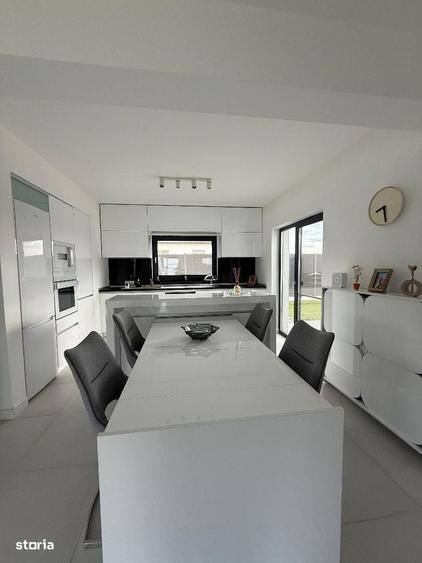 Casă cu 2 camere cu Teren 498 Mp în Central