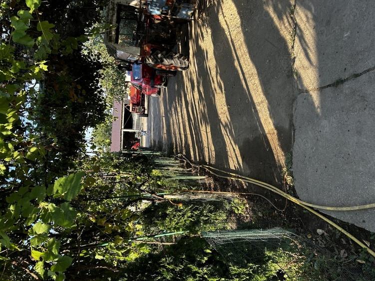 Casă cu 4 camere cu Teren 1070 Mp în Poiana