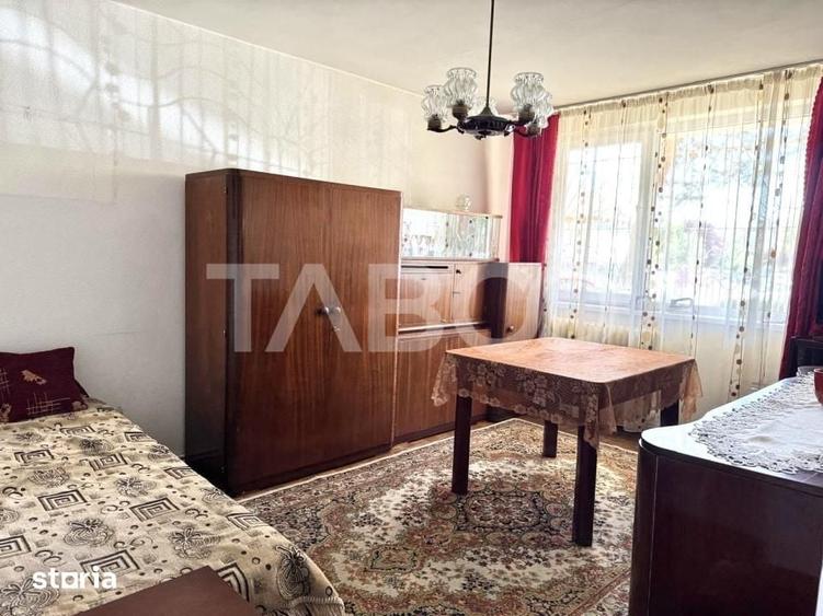 Apartament cu 3 camere decomandat în Gruia