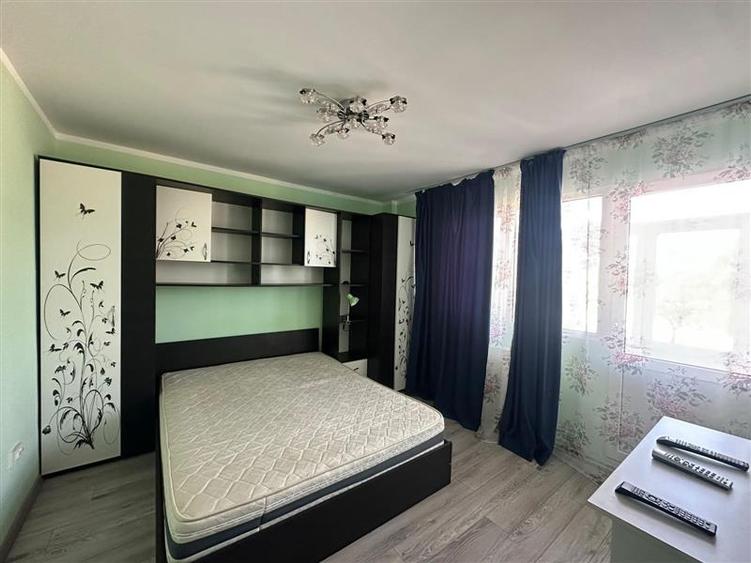 Apartament cu 2 camere semidecomandat, mobilat în Podu Roș